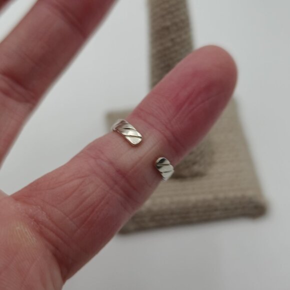 Size 2.25 Sterling Silver Dainty Braided Design Toe Ring A3348 - Picture 3 of 7